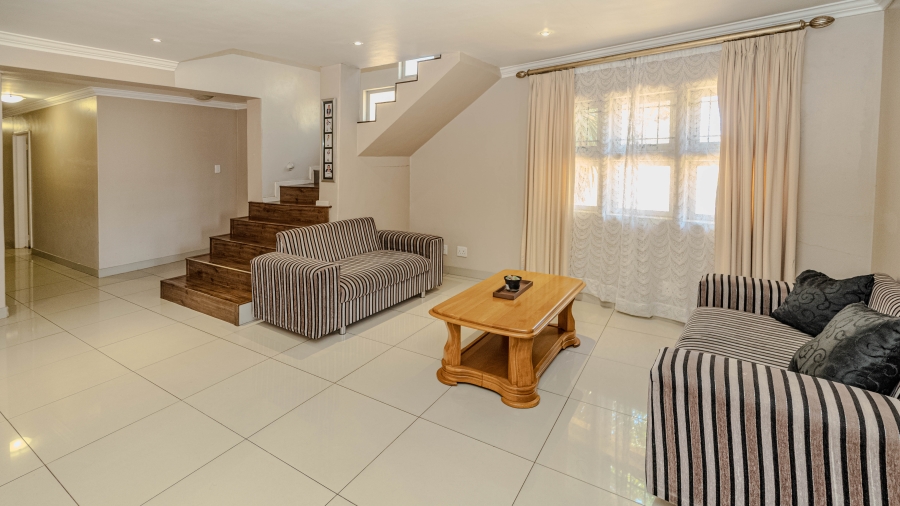 6 Bedroom Property for Sale in Vredekloof Heights Western Cape